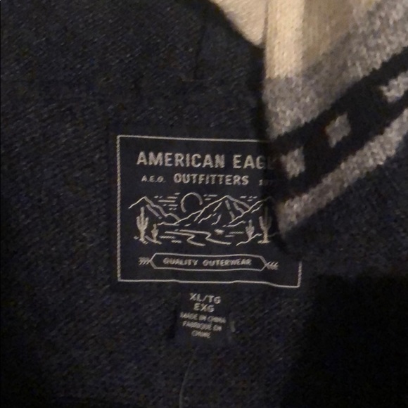 American Eagle Aztec sweatshirt - Picture 2 of 2